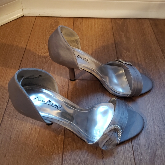 Silver heels - Picture 3 of 4